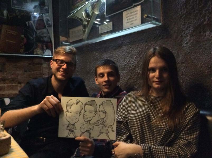 Втроем шарж получается смешнее и прикольнее