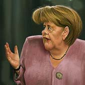 шарж Меркель в розовой кофточке