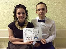Ксюша и Виталий улыбаются художнику, шаржист Михаил Шабалин, шаржист Мишель