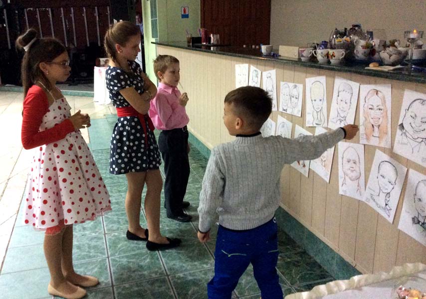 Свадьба в Бресте выставка шаржей дети