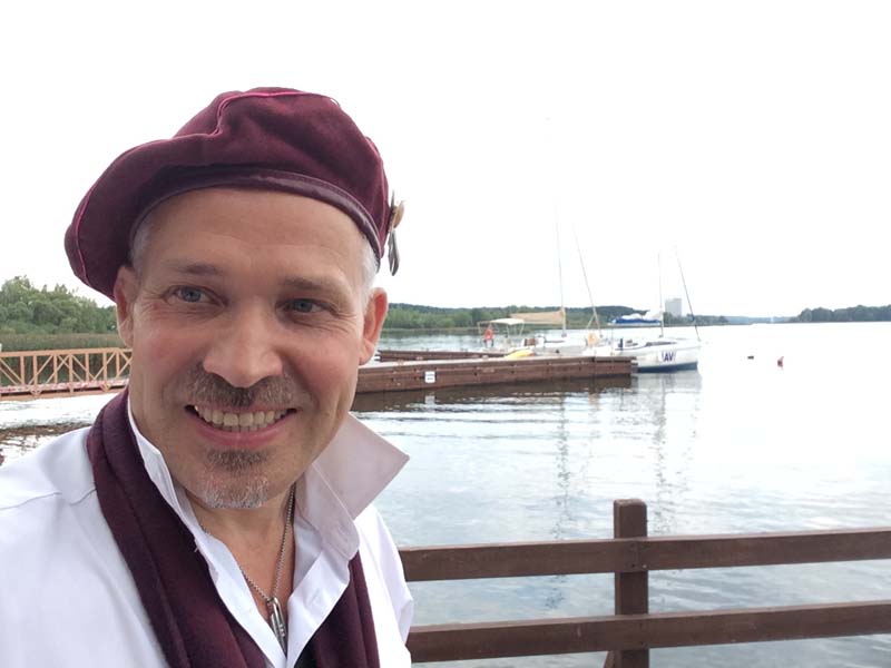 Шаржист на свадьбе Анастасии Барановичи,Минск, в на Минском море в 