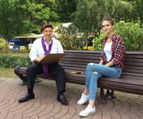 Михаил Шабалин,Минск,рисует в парке Челюскинцев шаржи